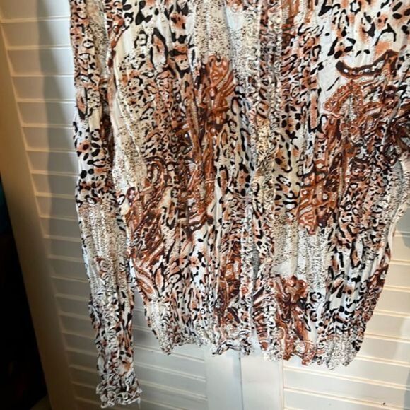 Milano Lightweight semi share button down blouse - Picture 4 of 6